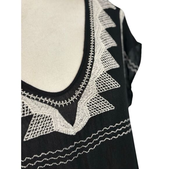 Forever 21 boxy cut embroidered black blouse - S - Picture 2 of 6